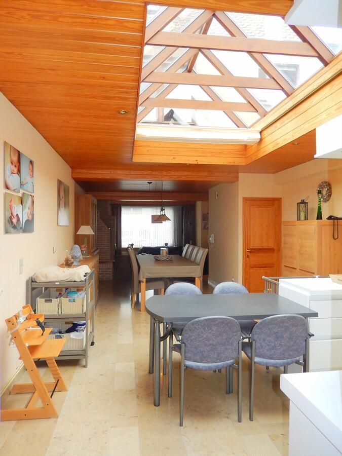 Woning met polyvalente handelsruimte te Jabbeke 