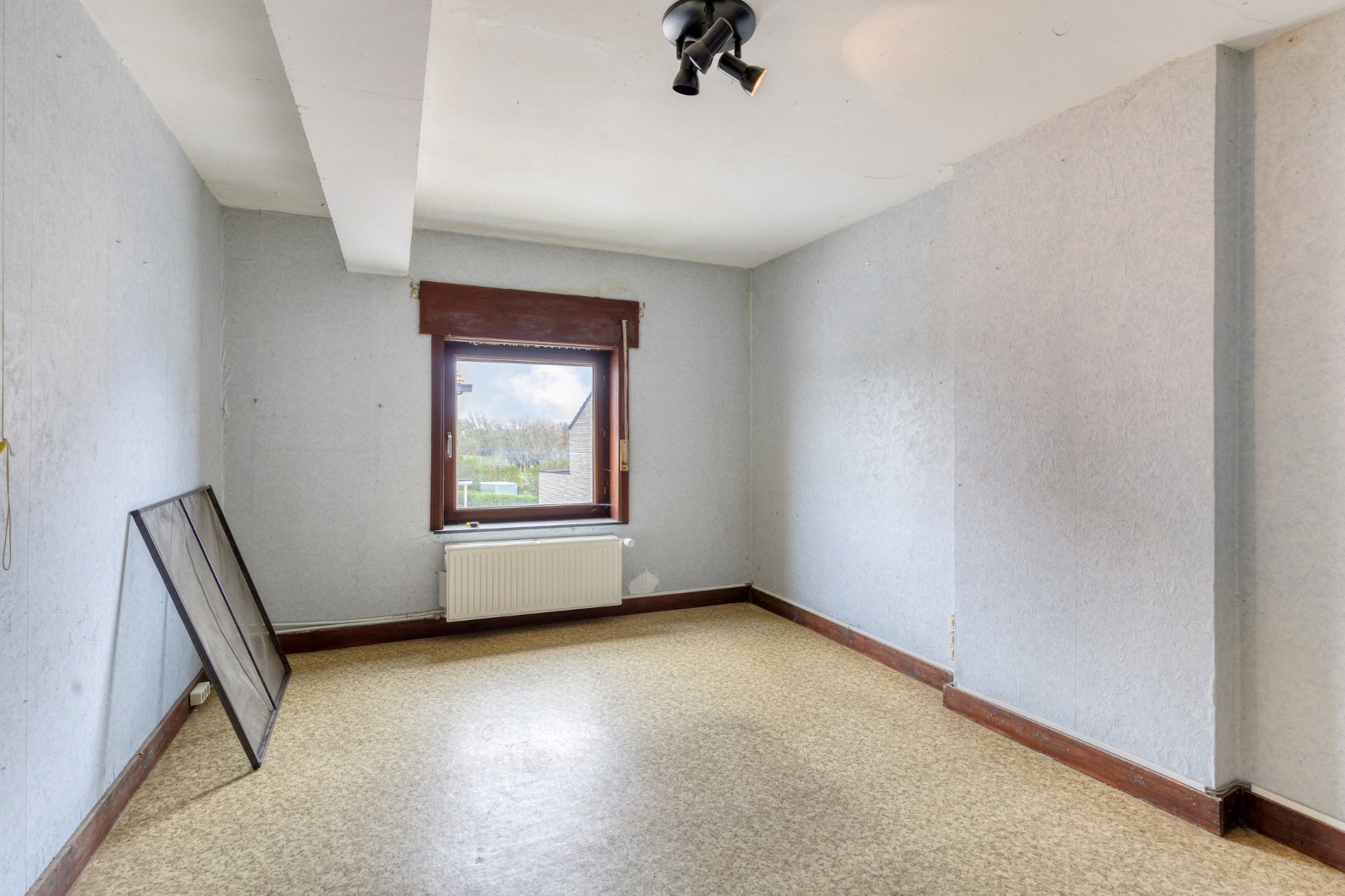 Mogelijkheid om te splitsen in 2 woningen - Half open bebouwing (hoeve) met 5 slaapkamers, tuin, terras en zeer ruime garage in Oorbeek (Tienen)! – EPC 730 kWh/m² - bewoonbare opp. 195 m² 