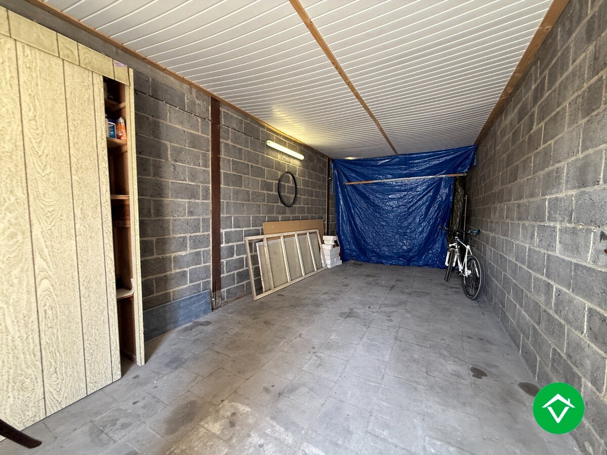 Karaktervolle halfopen bebouwing met 3 slaapkamers, tuin en garage te centrum Roeselare 