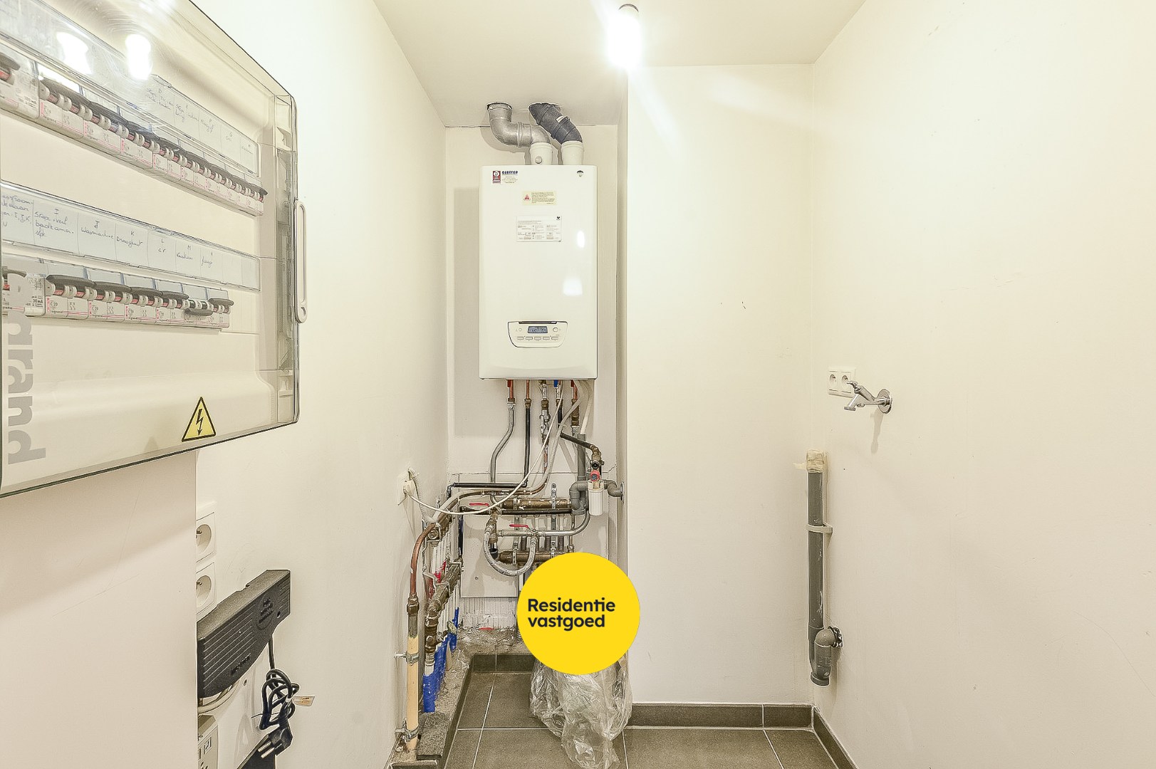 Modern 1-slaapkamerappartement met garage in hartje Oudenburg 