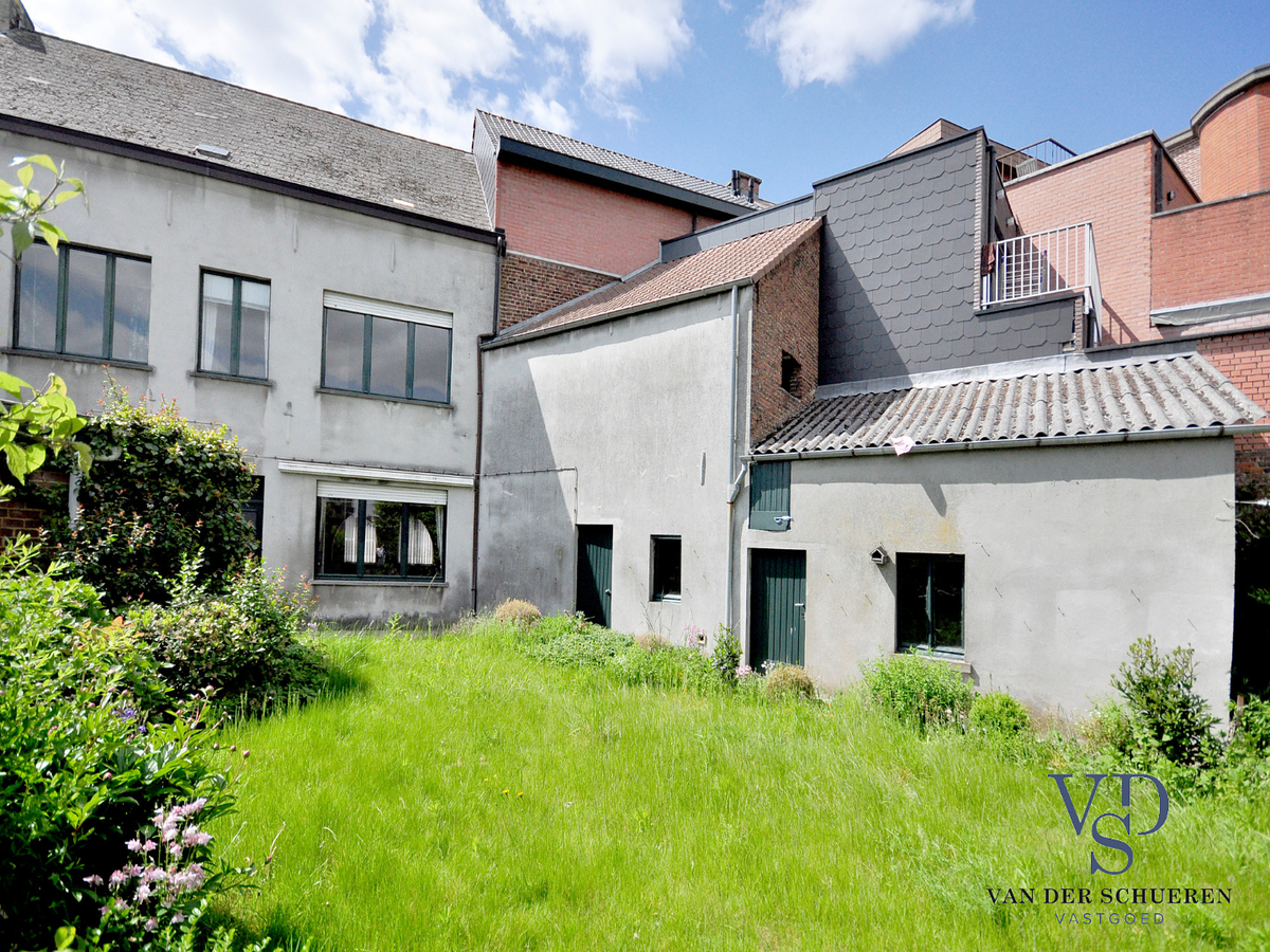 Degelijke en stijlvolle herenwoning. Uitstekend gelegen ! 