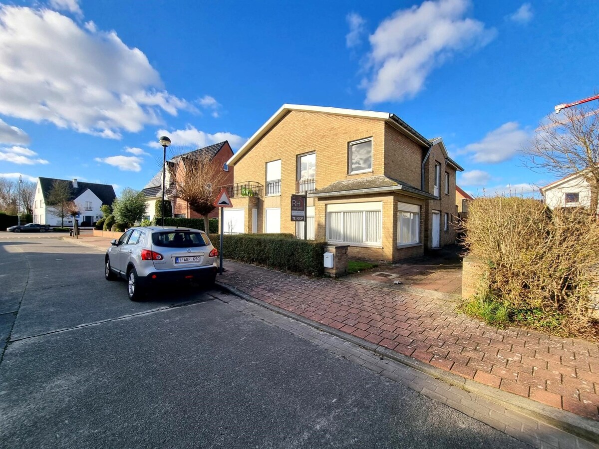 Zeer goed gelegen, te renoveren halfopen bebouwing - Heist 