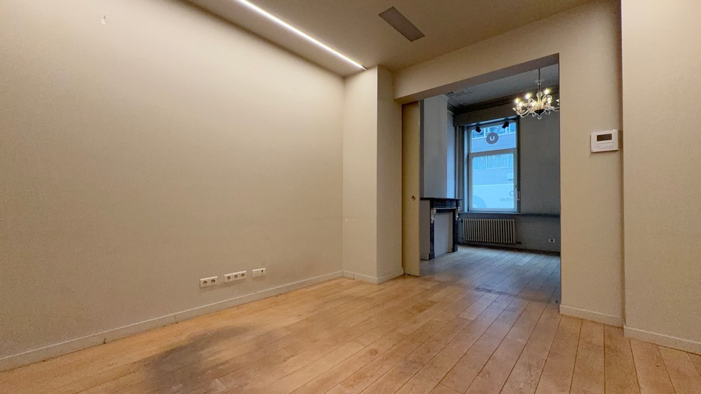 Kantoorgelijkvloers te huur op wandelafstand van Sint-Pietersstation in Gent