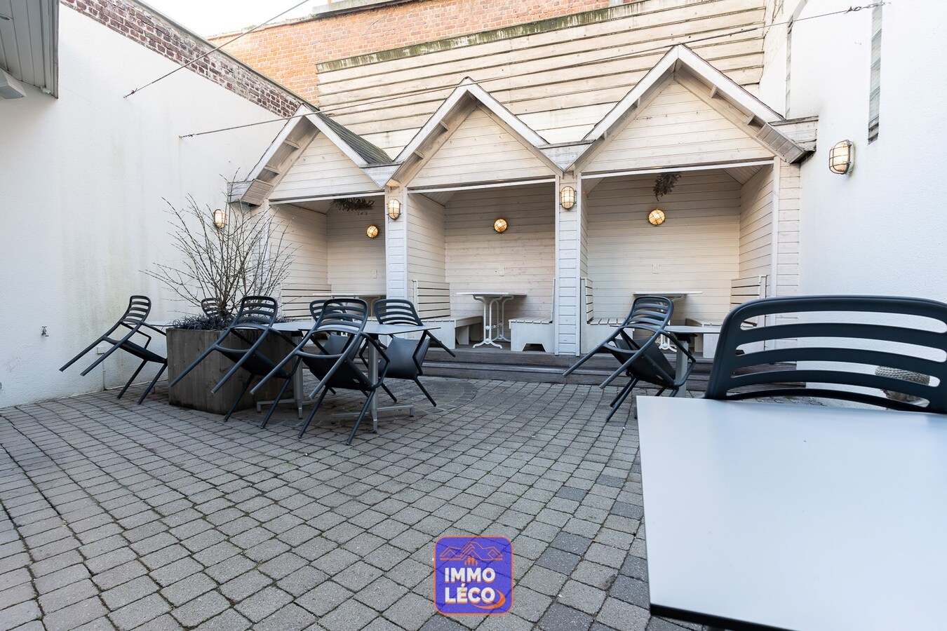 Immeuble de rapport avec commerce et habitation, à la Grand-Place ! 