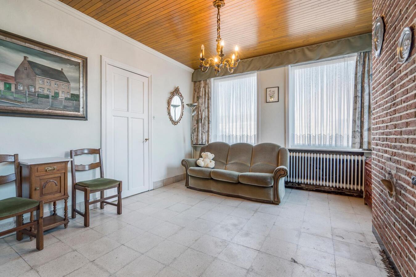 Residentieel gelegen karakterwoning op ruim perceel van 1886 m². 