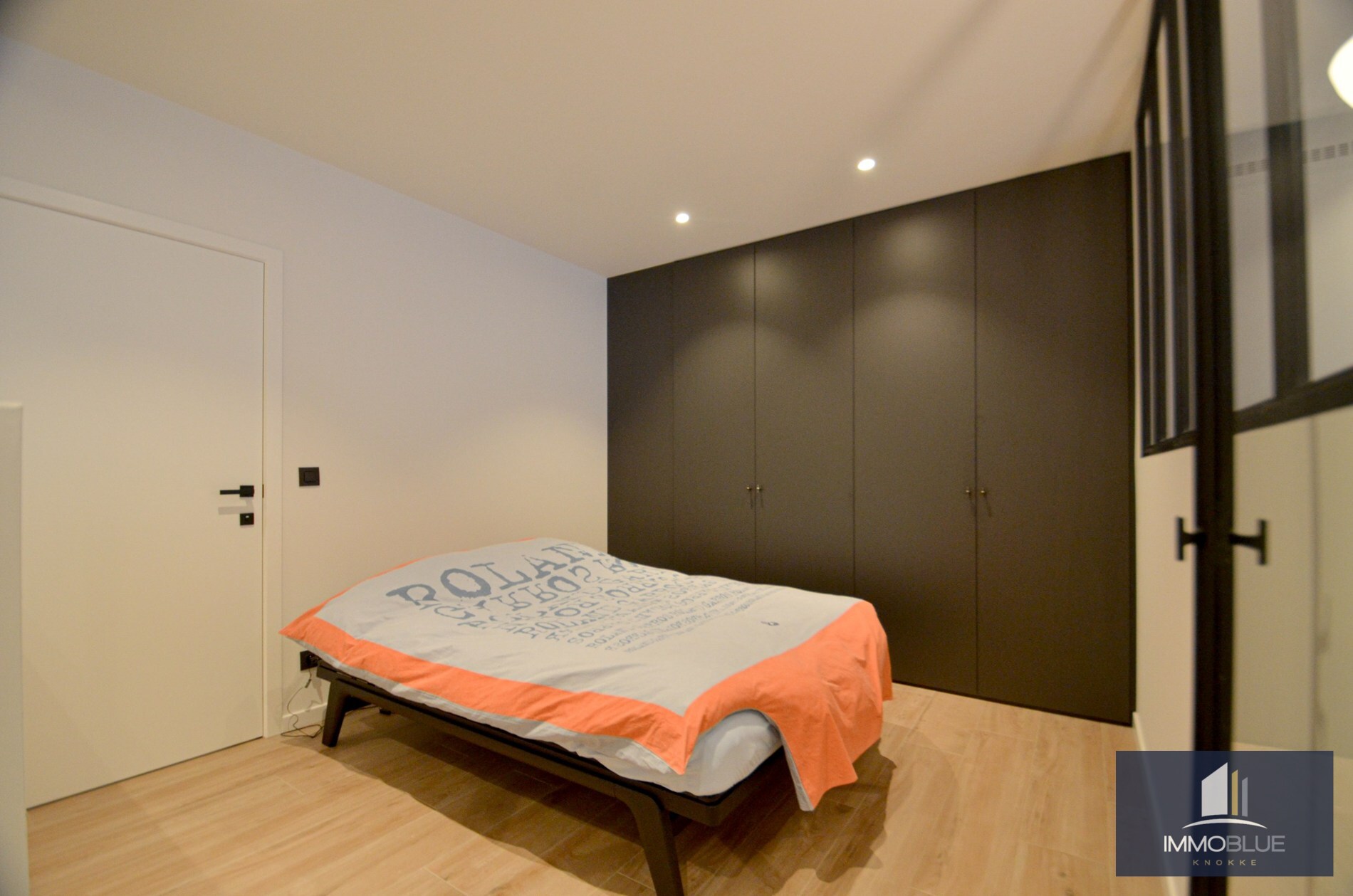 Appartement très récent, idéalement situé à quelques pas de la mer. 
