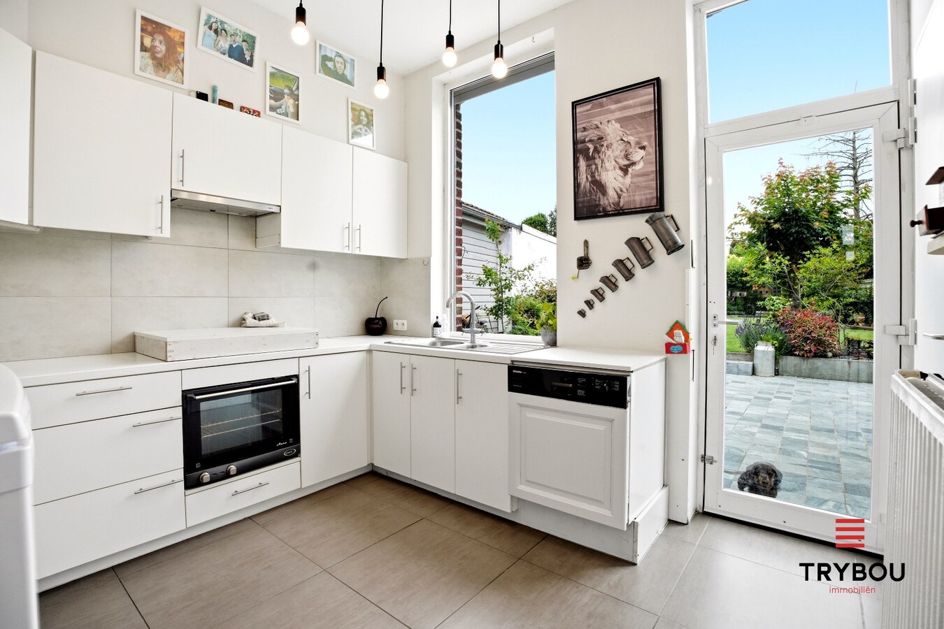 Instapklare woning met 4 slaapkamers te koop in het hartje van Poperinge! 