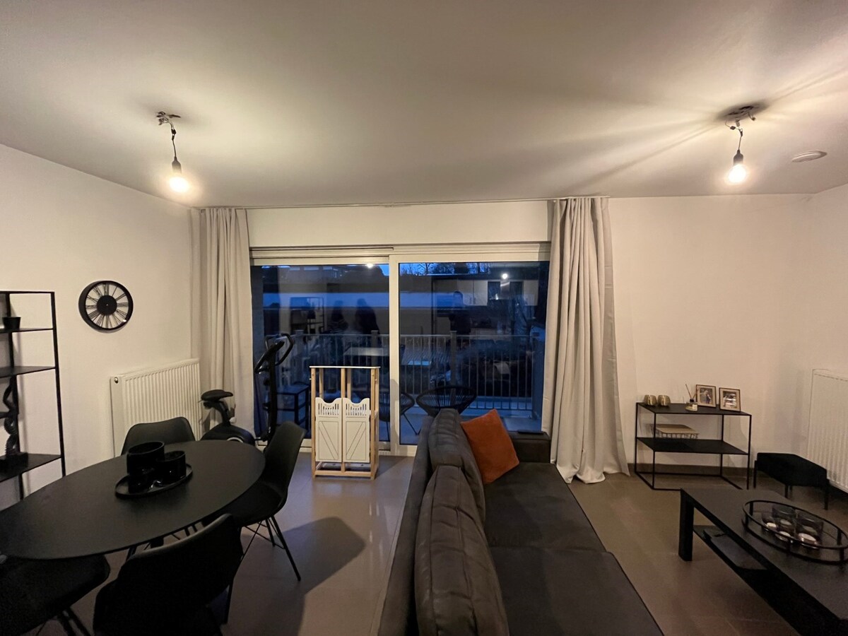 Modern appartement in hartje Dikkelvenne 