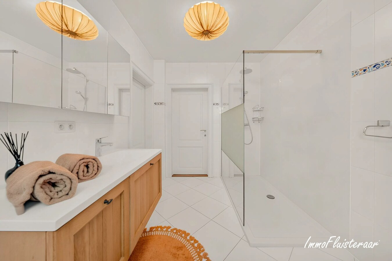 Exclusief eigendom met twee volwaardige, zelfstandige villa-woningen, een conciërgeverblijf en luxueuze paardenfaciliteiten op ruim 2 ha te Brasschaat 