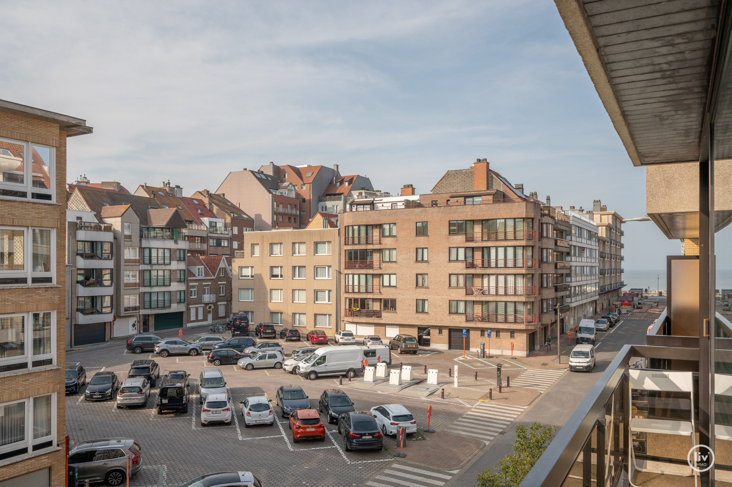Instapklaar appartement met 2 slaapkamers nabij strand en Lippenslaan te Knokke. 