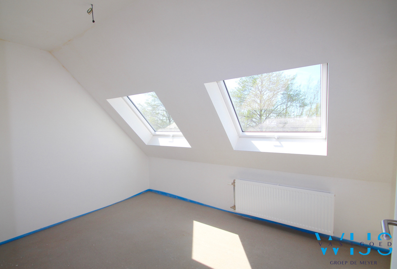 Compleet van A tot Z vernieuwd woonhuis te KLUIZEN /WIPPELGEM 