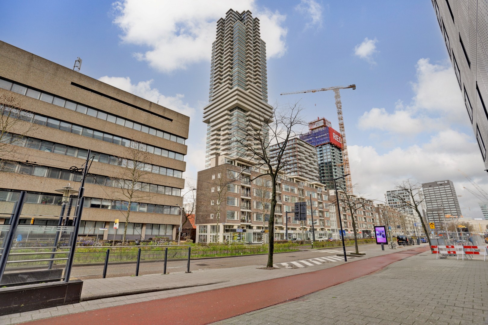 Ultiem luxe wonen in de iconische The CoolTower met spectaculair uitzicht, royaal terras (34 m²) en moderne afwerking in het bruisende hart van Rotterdam! 