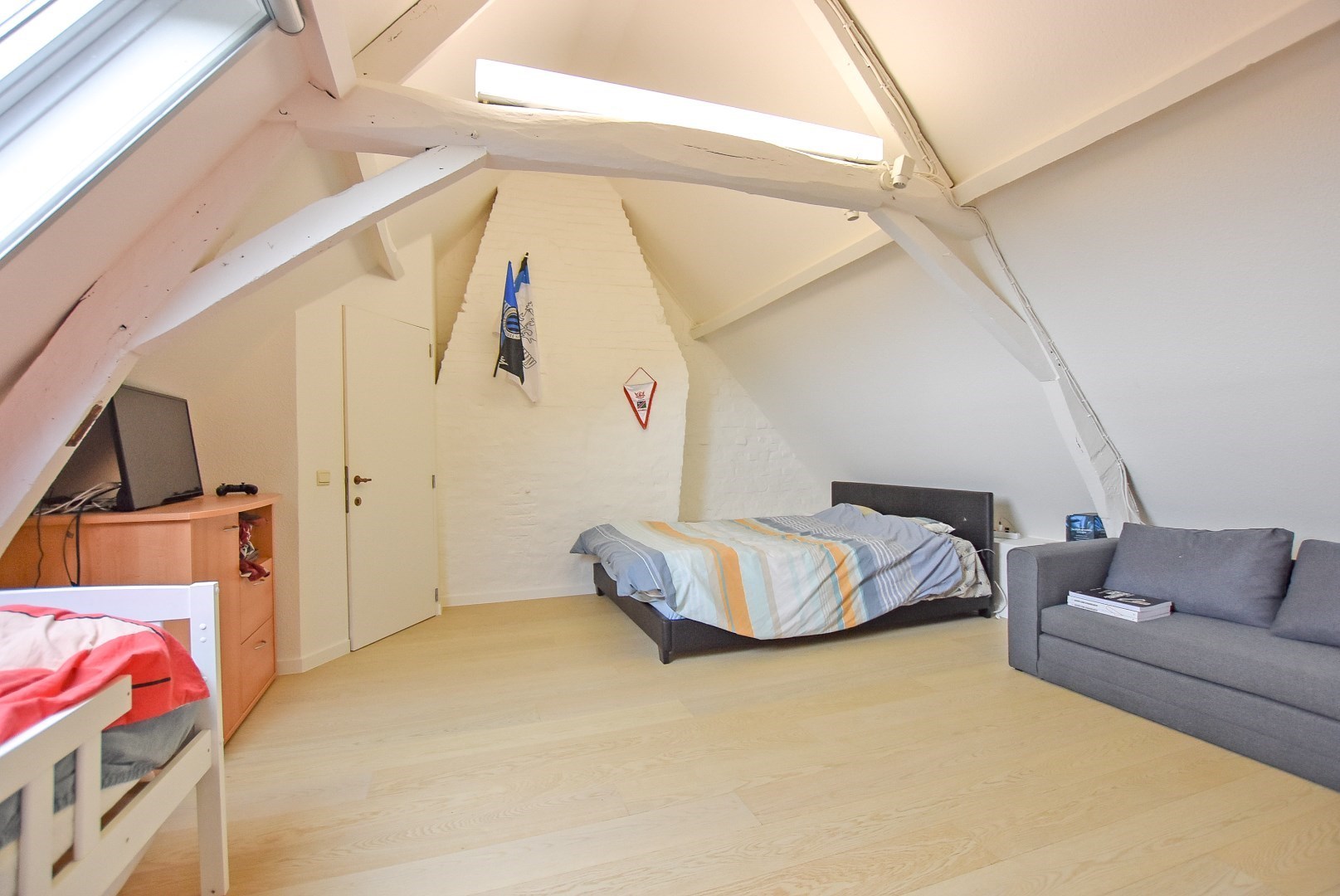 Instapklare woning met loods gelegen in een doodlopende straat 