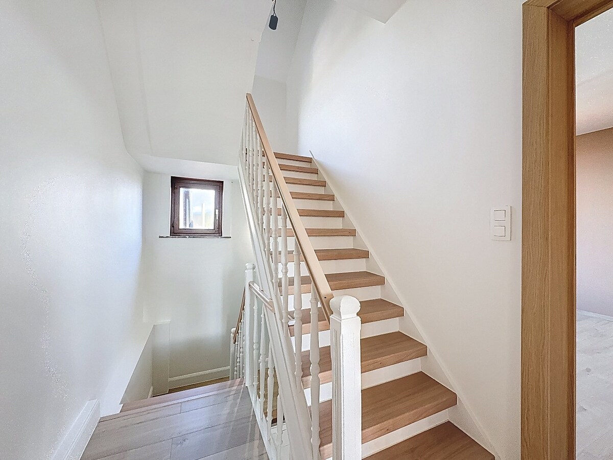 Ruime, vernieuwde HOB met leuke tuin te Zwalm 