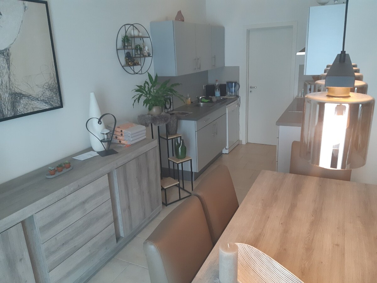 Eigentijds appartement met 2 autostaanplaatsen 