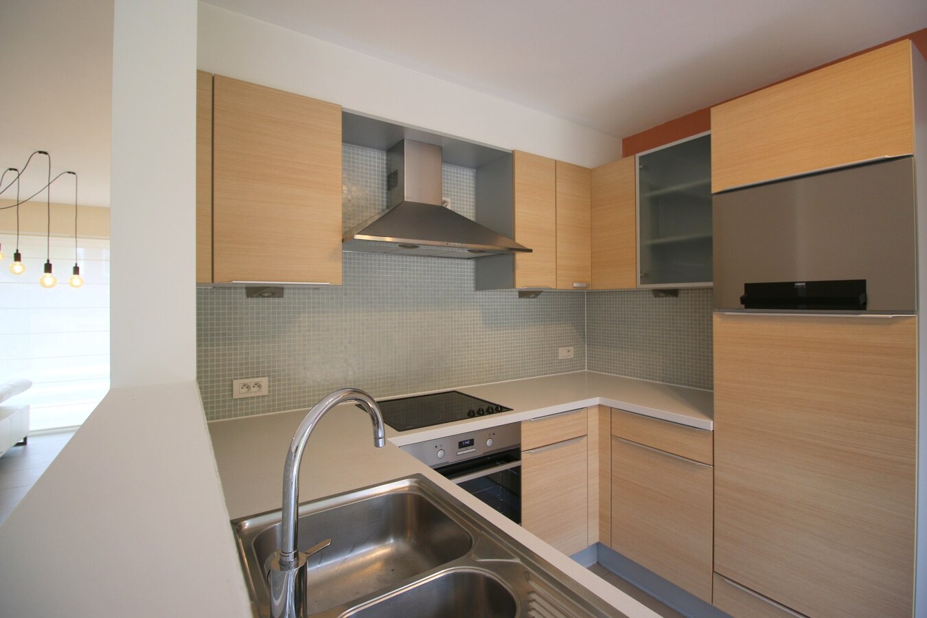 Instapklare woning (2004) met zonnepanelen en idyllische tuin 