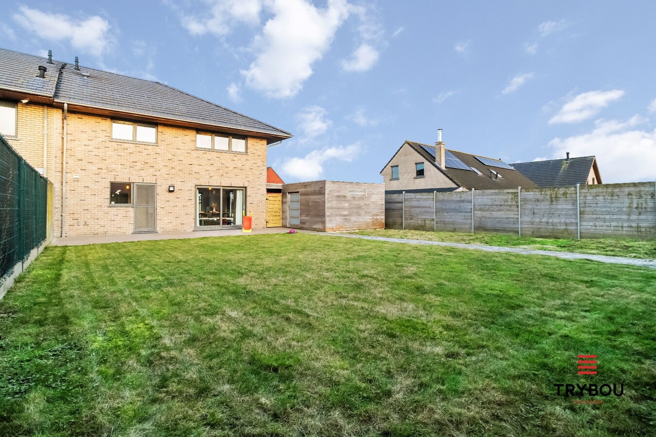 Instapklare halfopen woning met 3 slaapkamers en garage te Houthulst 