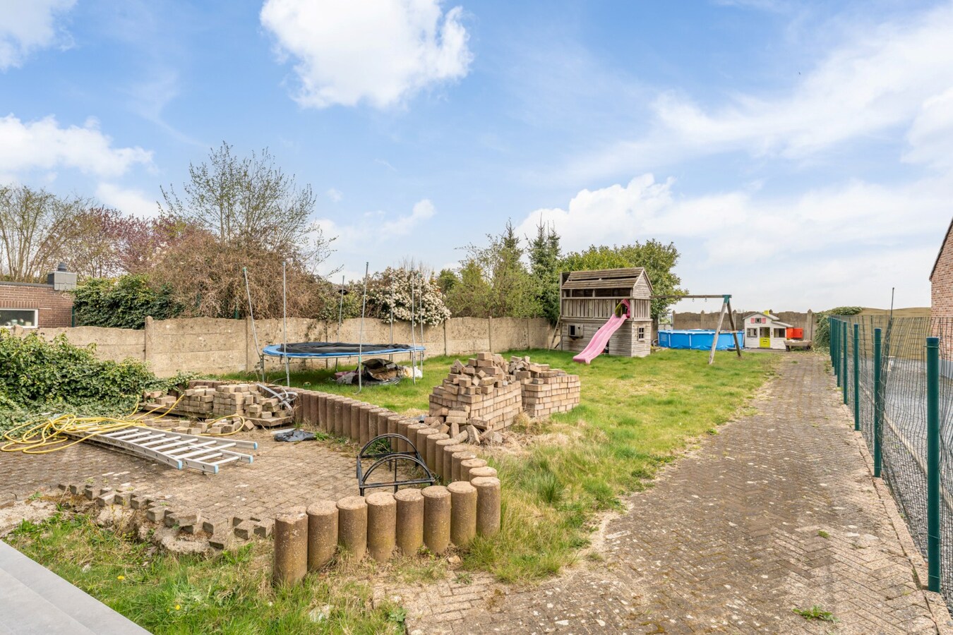 Een vrijstaande gezinswoning met 3 slaapkamers op perceel van 5a33ca 