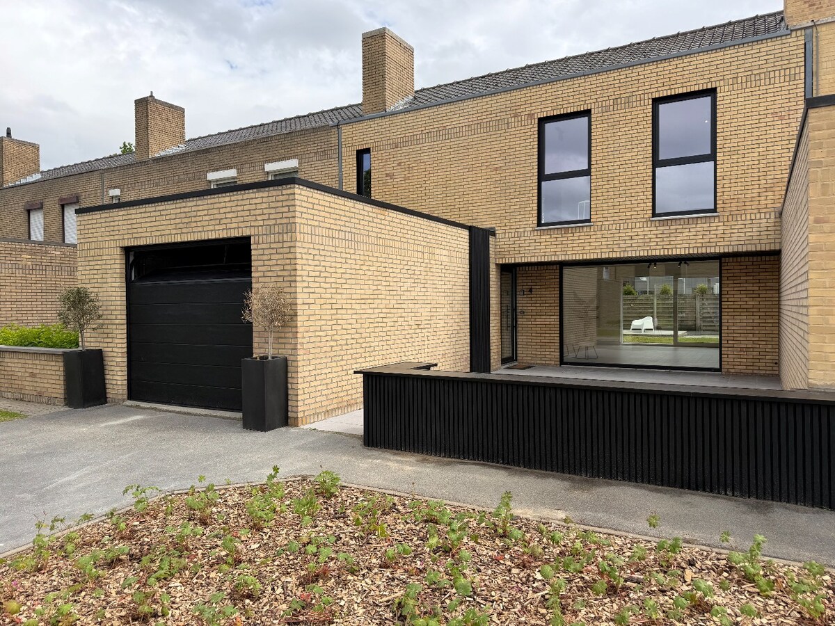 Fantastische 4-slaapkamerwoning in gegeerde buurt te Heule *** NONO INSPIRED *** 