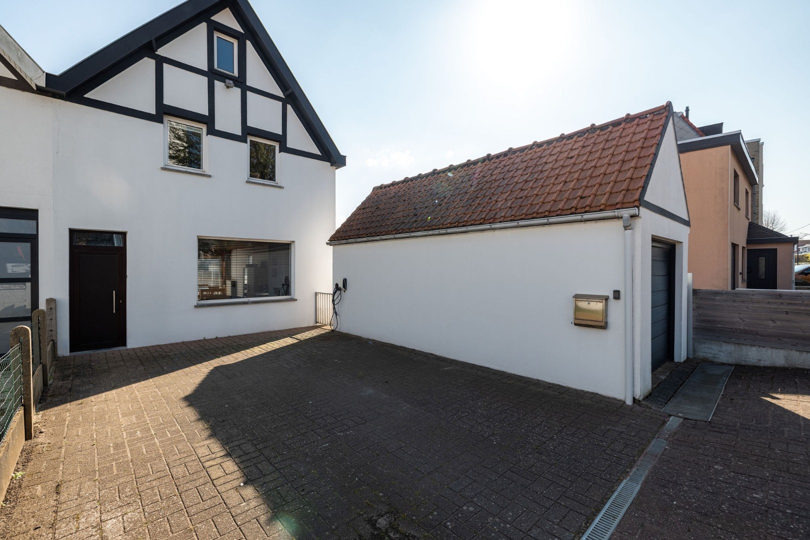 Authentieke woning met zonnige tuin, garage en bouwgrond 