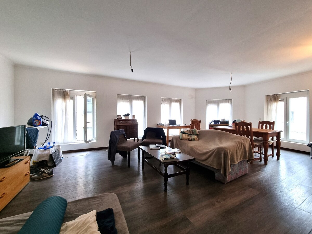 Opbrengsteigendom met 5 entiteiten op een hoekligging in het centrum van Heist 