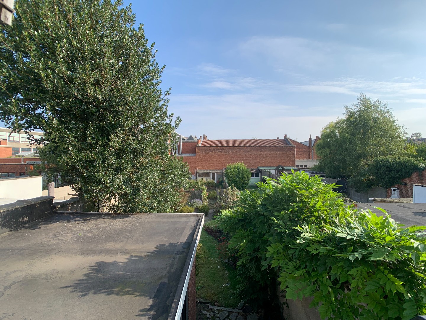 Te renoveren woning met groot potentieel in hartje Merksem! 