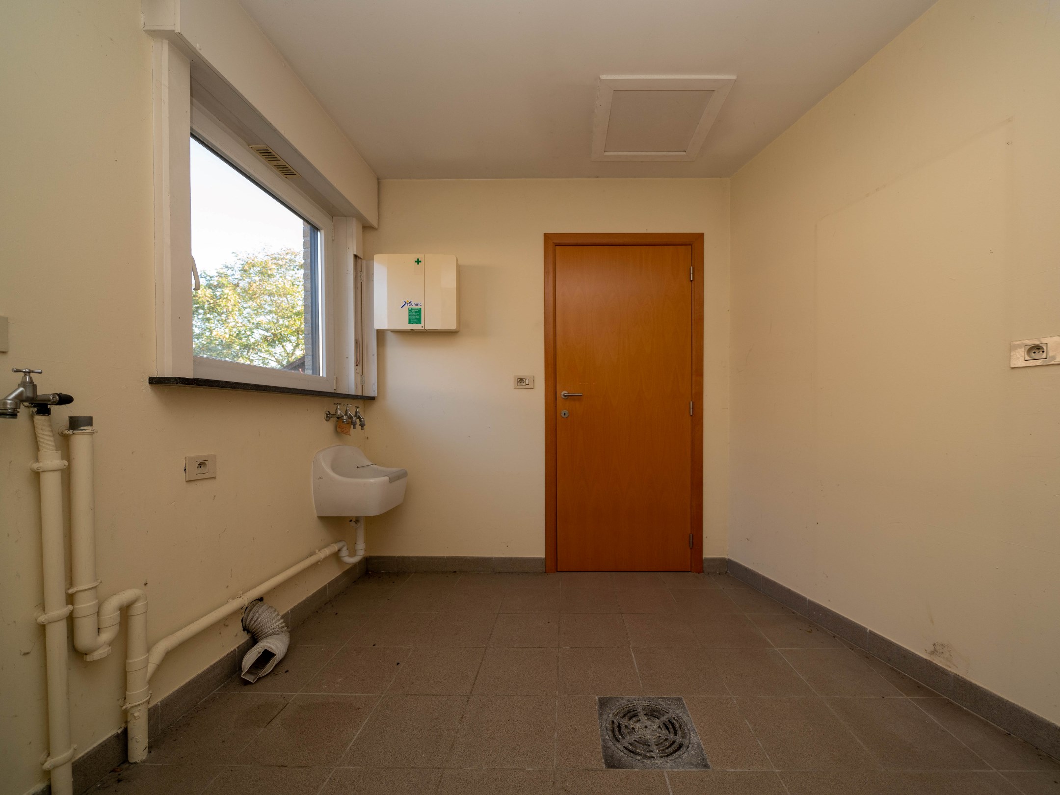 Lichtrijke, ruime woning met 3 kamers, garage en tuin 