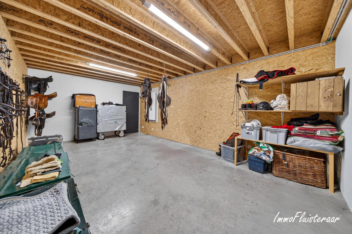 Exclusieve villa met professionele hippische accommodatie op ca. 14,5 ha (mogelijkheid tot aankoop extra gronden) te Astene (Deinze) 