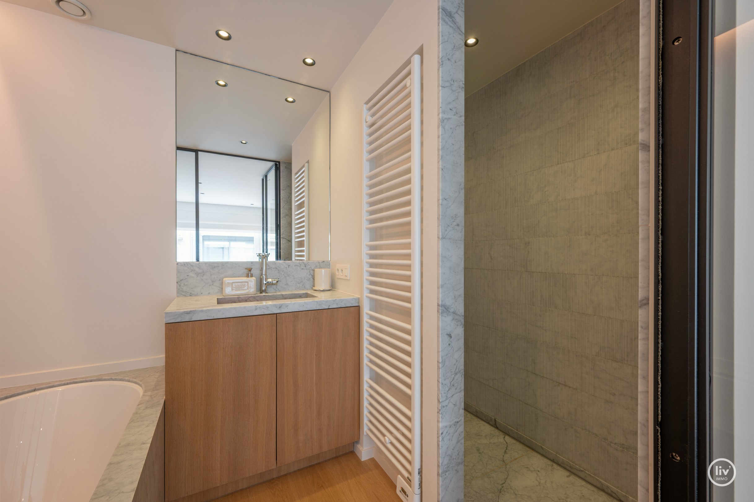 Appartement de 2 pièces luxueusement rénové à quelques pas de la digue de la plage d'Albertstrand et de l'avenue Lippens. 