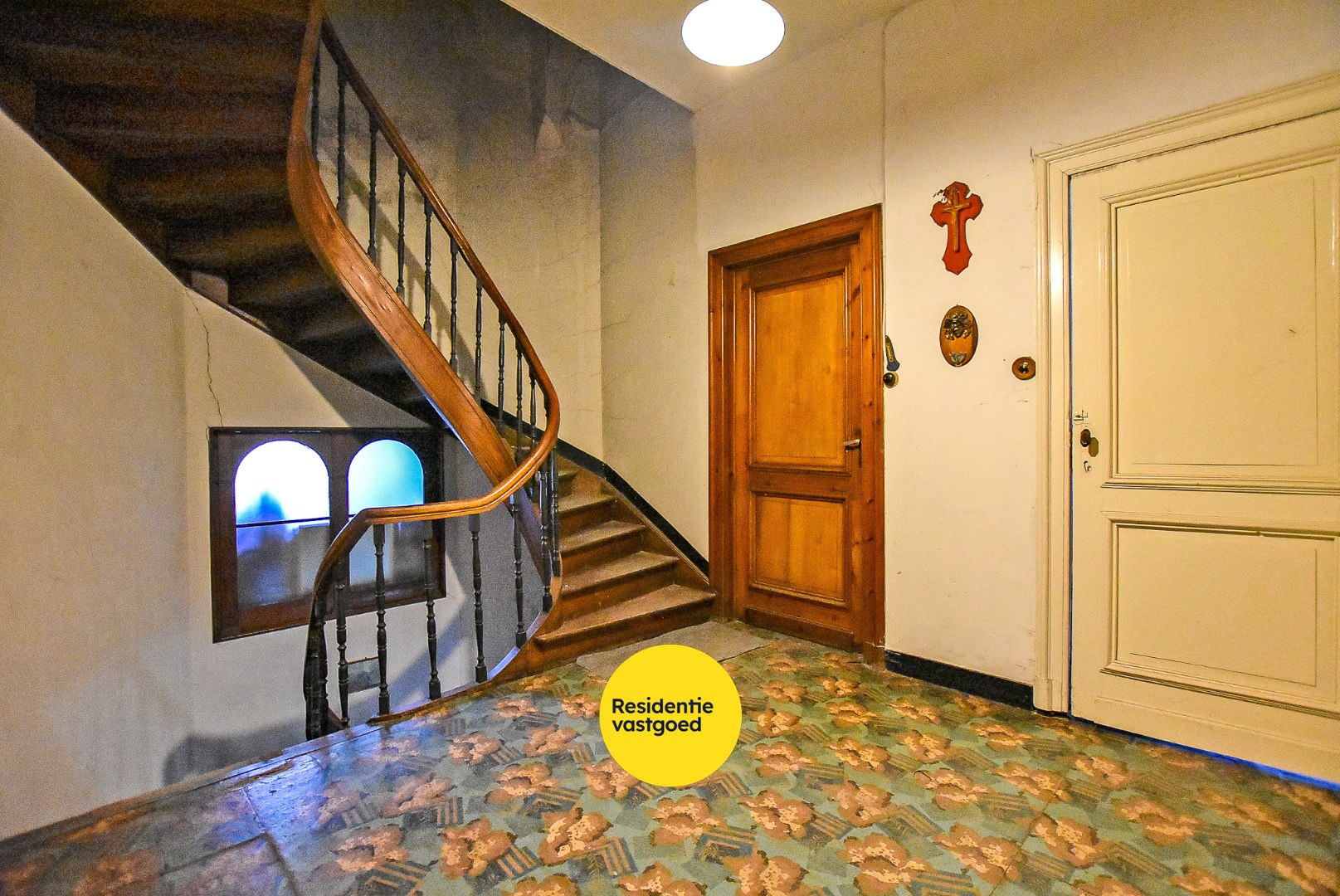 Karaktervol eigendom op ruim perceel te Alveringem. 