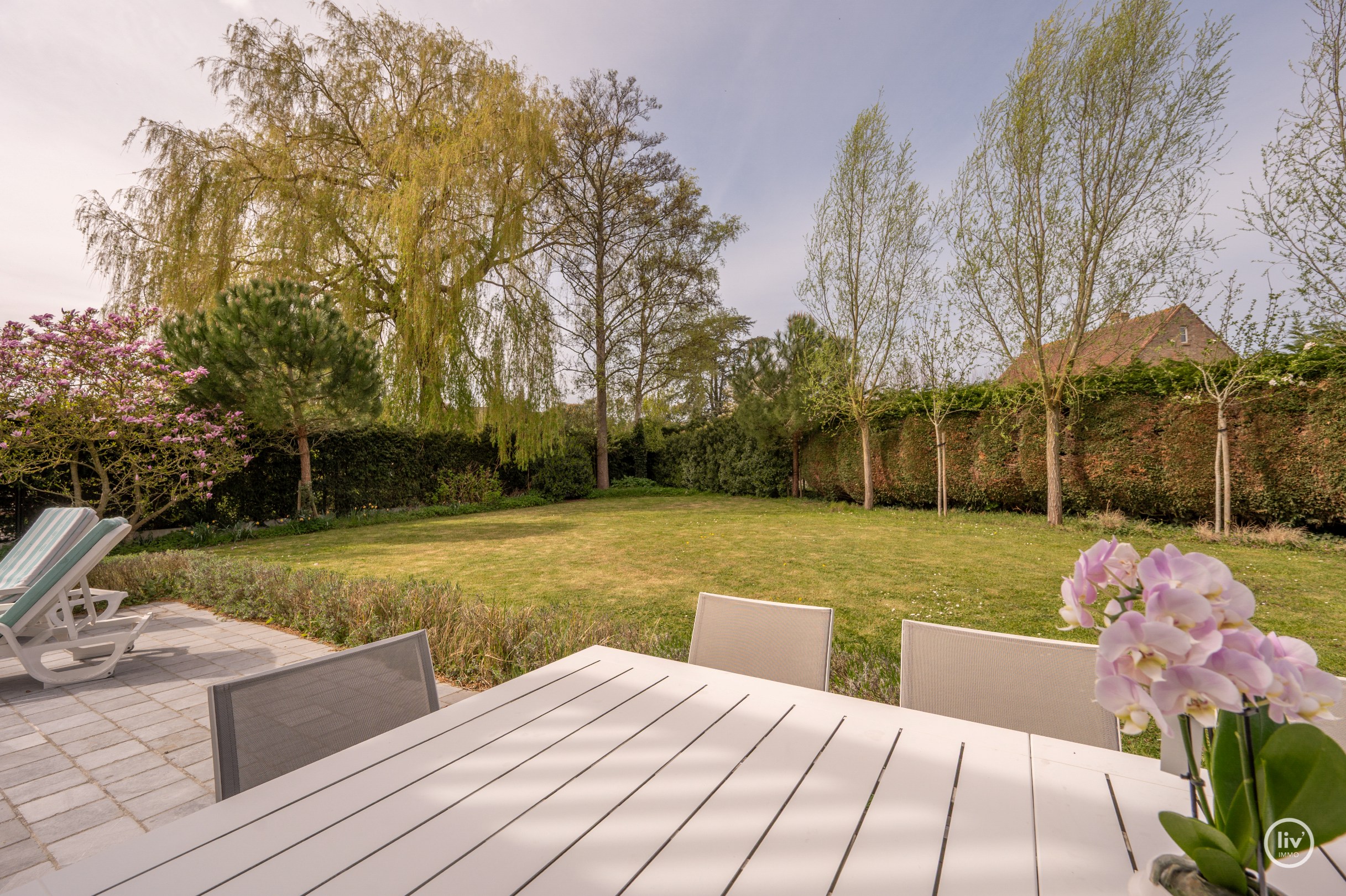 Prachtige vrijstaande villa rustig gelegen te Monikkendreef op een mooi perceel van 1000m2. 