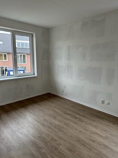 Nieuwbouwwoning te huur. 