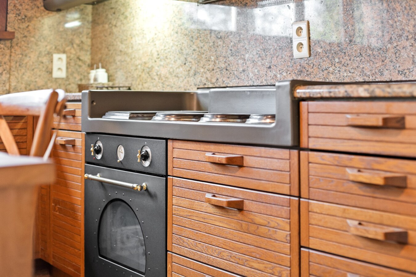 Uniek gelegen villa op ruim perceel van 2009m² 