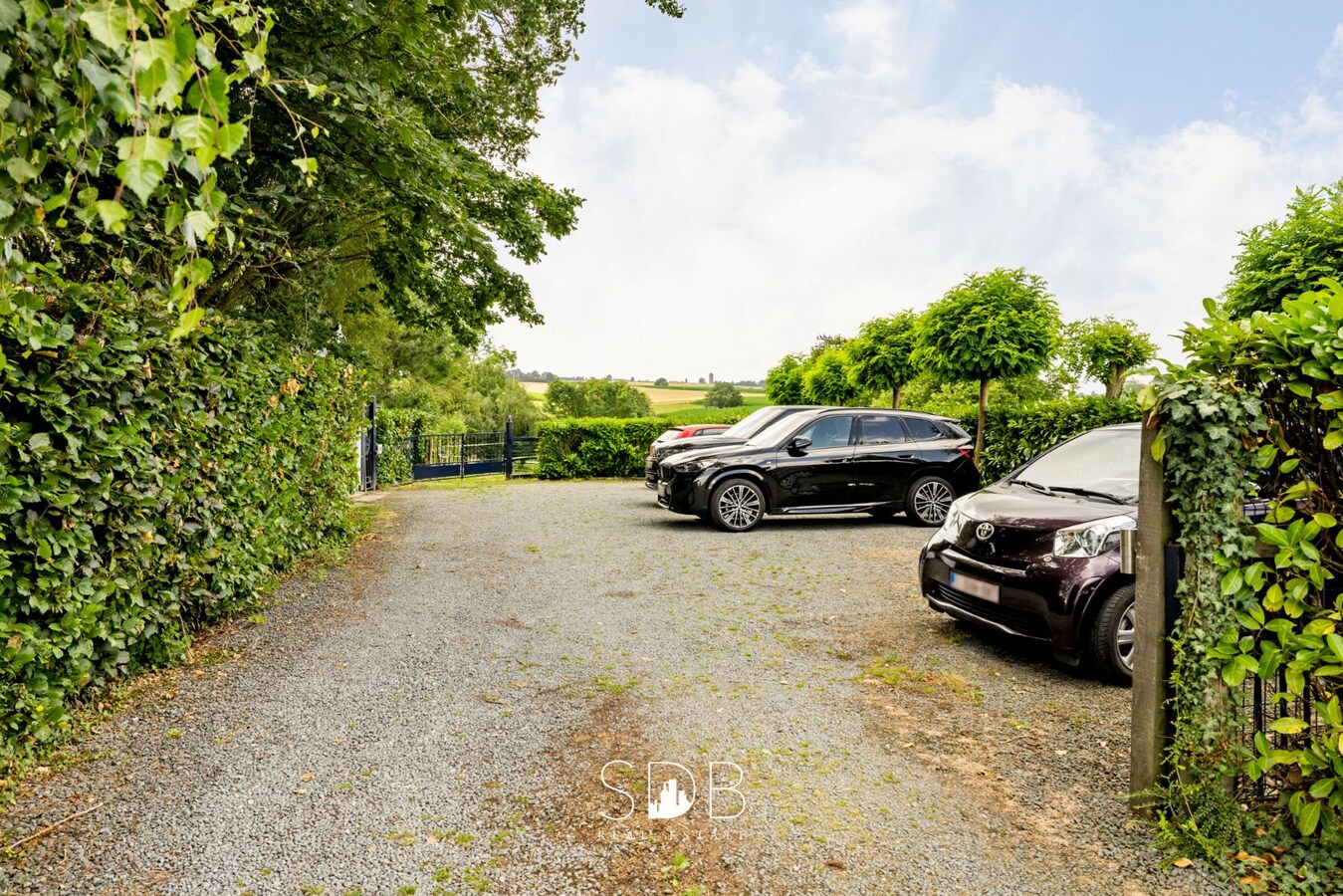 Hedendaagse woning met hippisch complex op circa 2hectare 