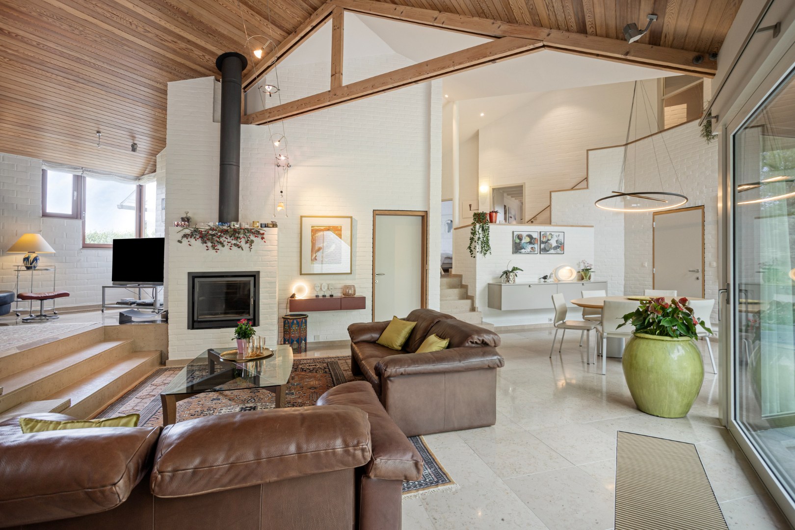 Villa met 5 slaapkamers, ruime tuin, terras en 2 garages in Heverlee! - bewoonbare opp. 278 m² -  EPC 179 kWh/m² 