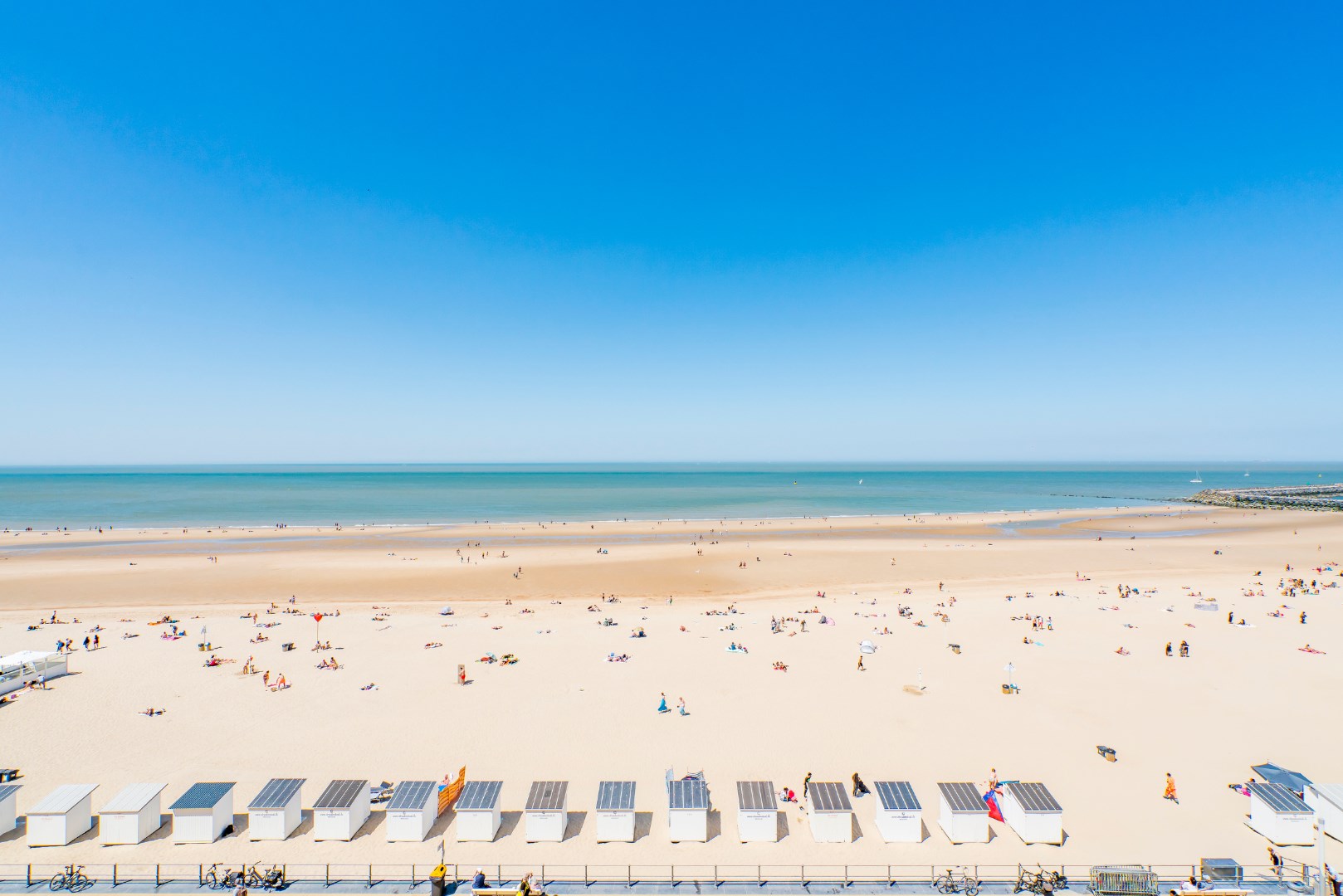 APPARTEMENT MET FRONTAAL ZEEZICHT IN CENTRUM OOSTENDE 