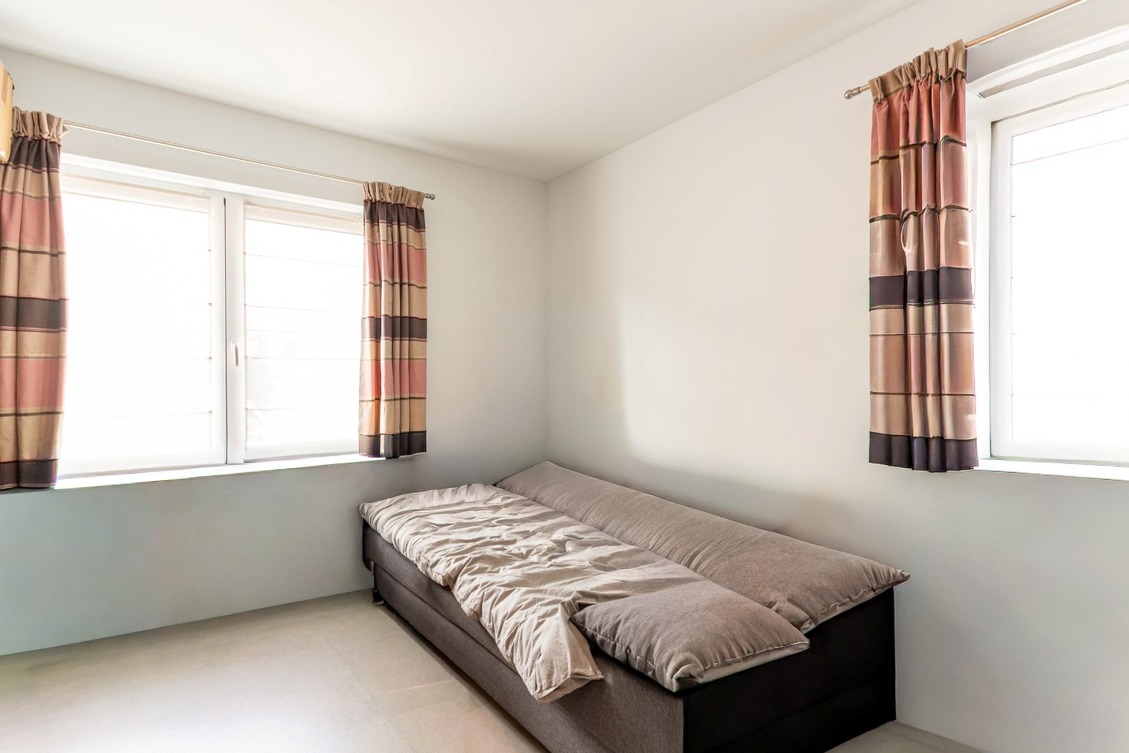 Instapklaar gelijkvloersappartement met 3 slaapkamers en tuin 