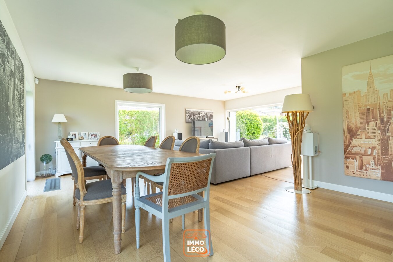 Villa, avec 6 CHAMBRES, 2 salles de bains, parking privatif, double garage et jardin, COUP DE CŒUR absolu !!! 