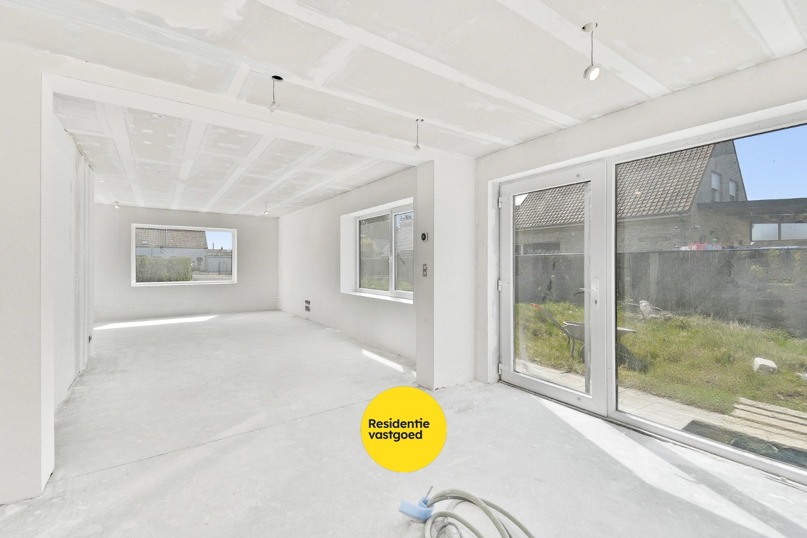 Woning met reeds aangevatte renovatie en veel potentieel 