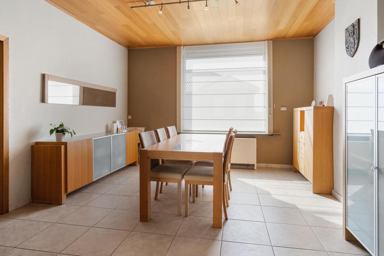 Vrijstaande woning met verwarmd zwembad op ruim perceel van 1813 m² 