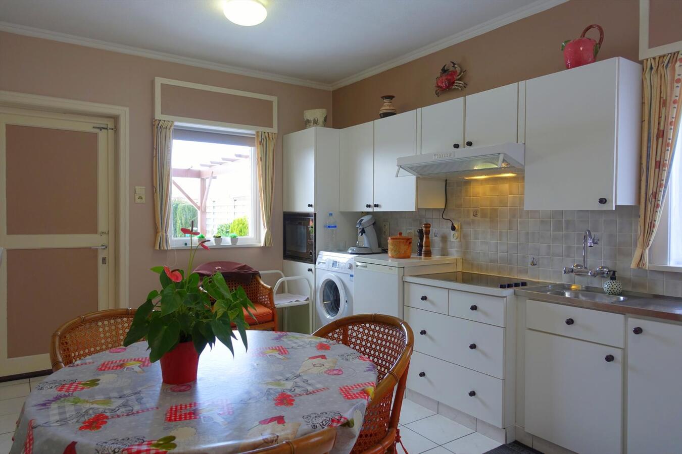 Goed gelegen woning met grote tuin 