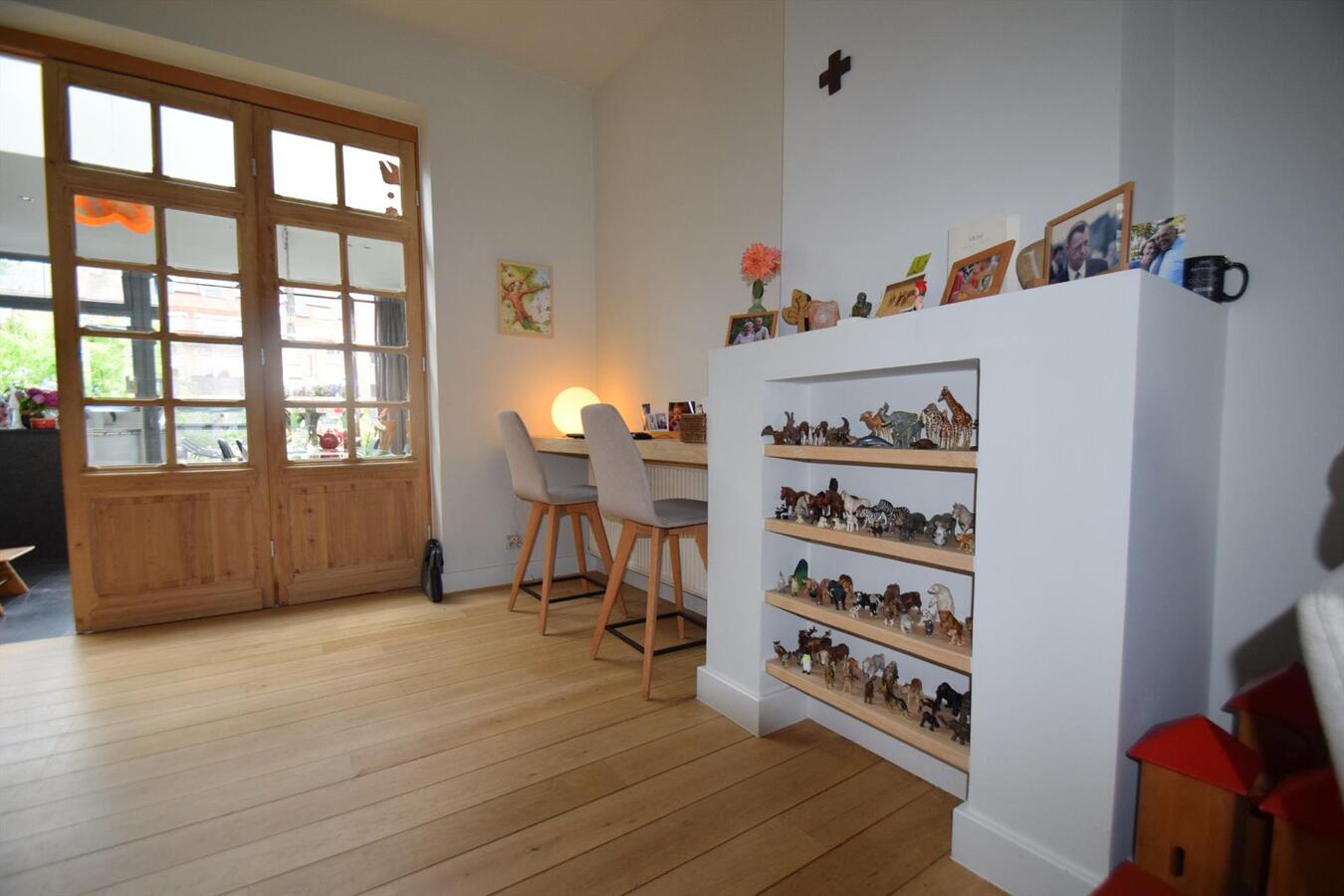 Kwalitatief gerenoveerde, ruime 4-slpk-woning met toffe stadstuin op Christus-Koning 