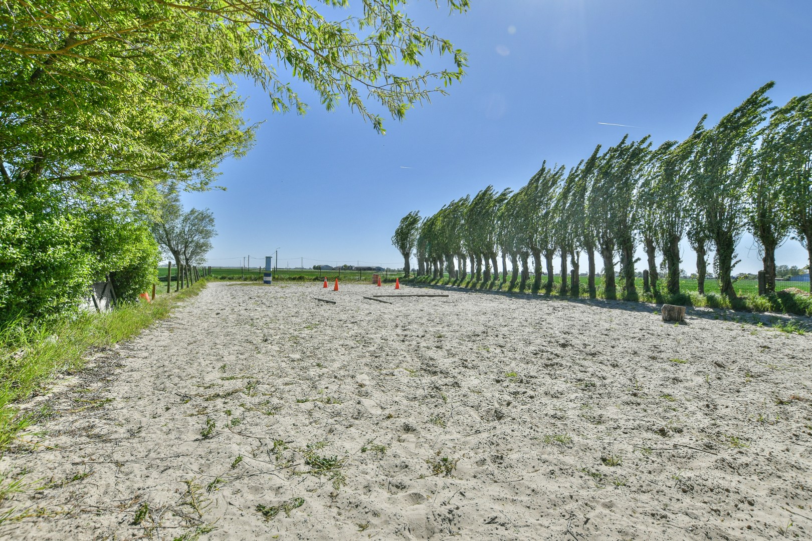Authentieke hoeve met bouwland &amp; stallen op unieke landelijke ligging tussen De Haan en Nieuwmunster 
