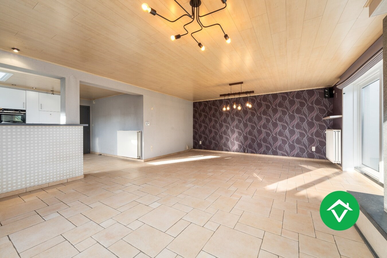 Woning met appartement te koop in het centrum van Eernegem 