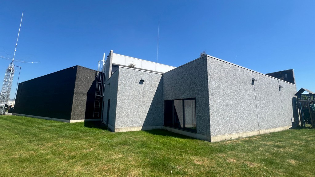 Bedrijfspand met appartement te koop nabij N47 in Lebbeke