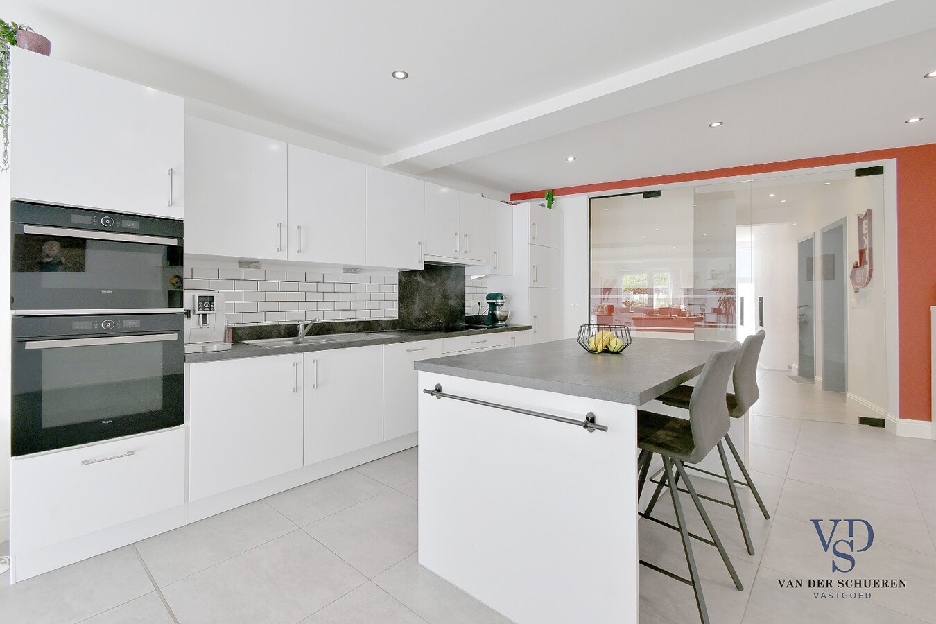 Ruime, instapklare gezinswoning in centrum Gavere. 