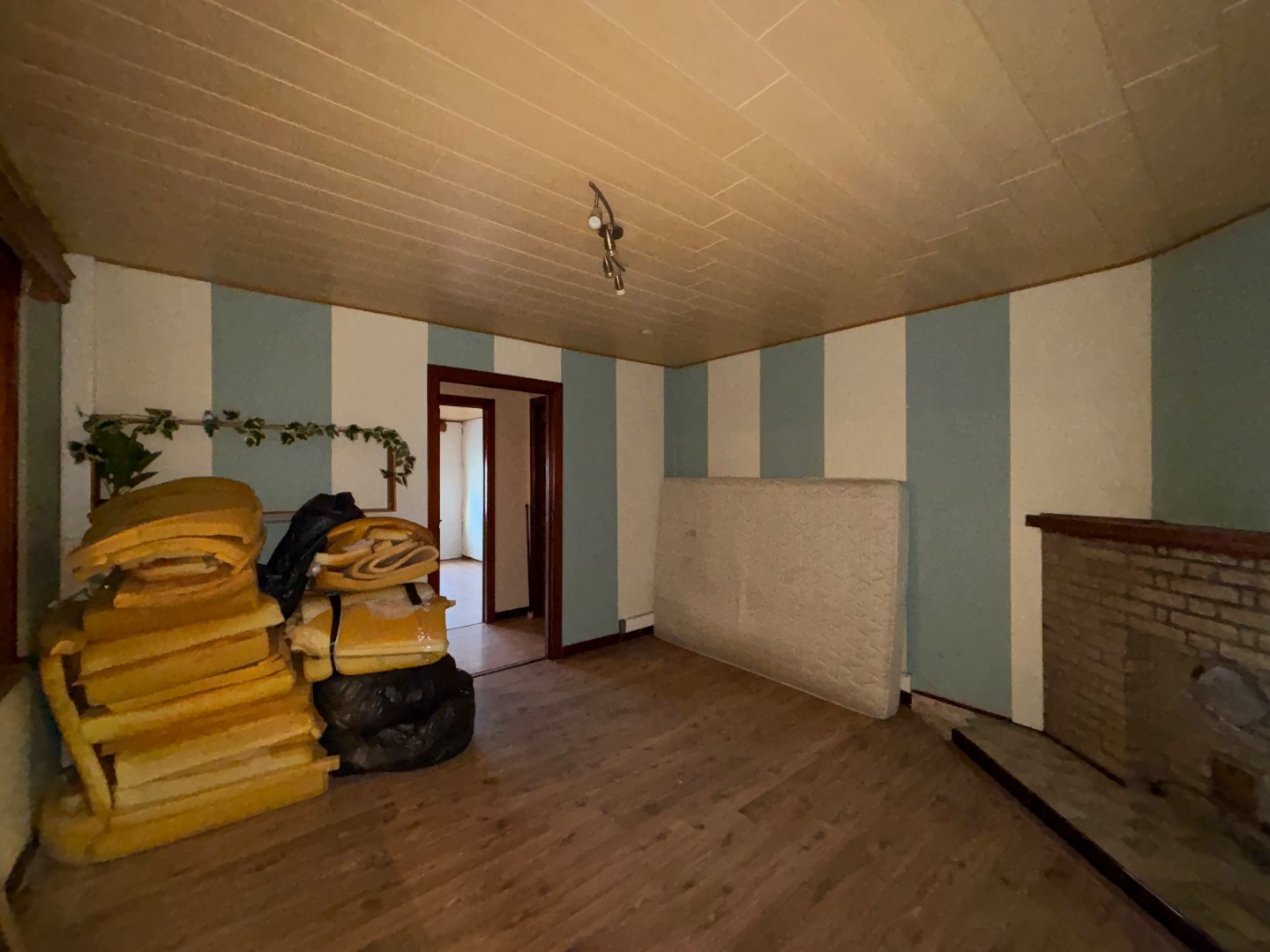 Te renoveren gezinswoning met 2 slpk. in Leopoldsburg 