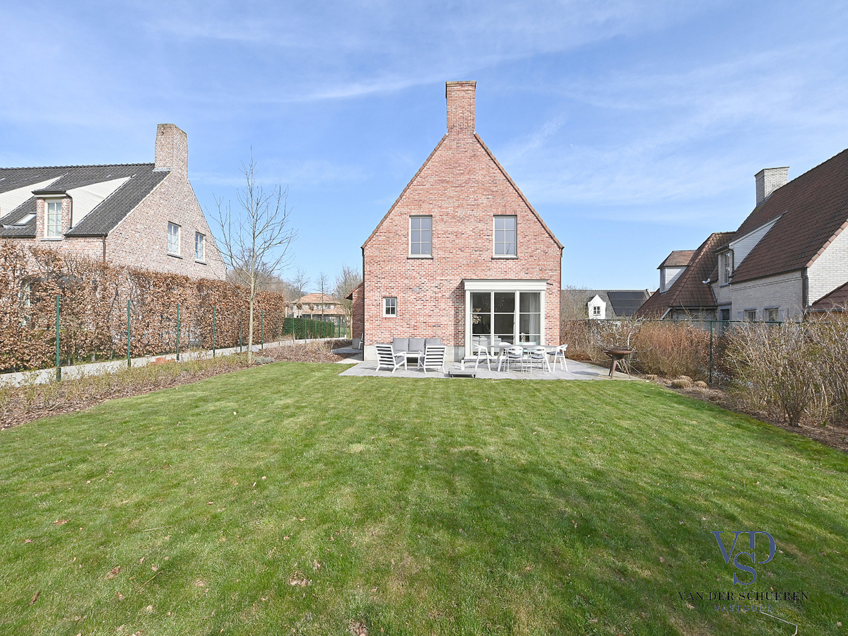 Recente, stijlvolle villa in rustige verkaveling ! 