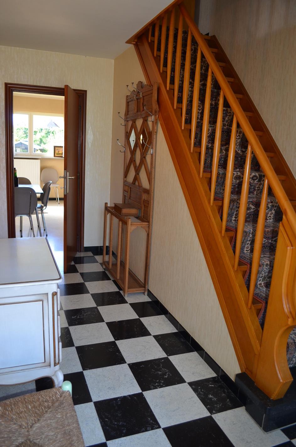 Op te frissen woning op 709m² rustig gelegen te Adegem 