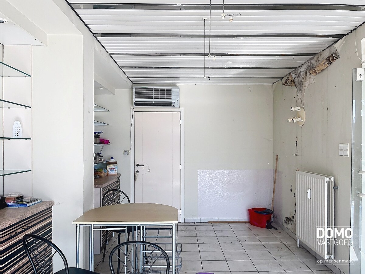 VOLLEDIG TE RENOVEREN HANDELSPAND MET WOONST IN KERMT 